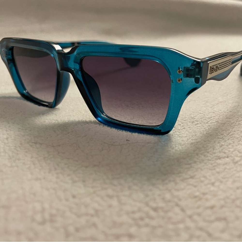 Chic Teal Square Sunglasses - Picture 3 of 3